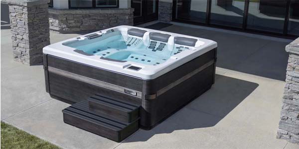 Bullfrog Spas ulkoporealtaat